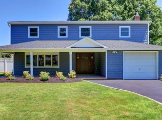 19 Magnolia Dr, Commack, NY 11725