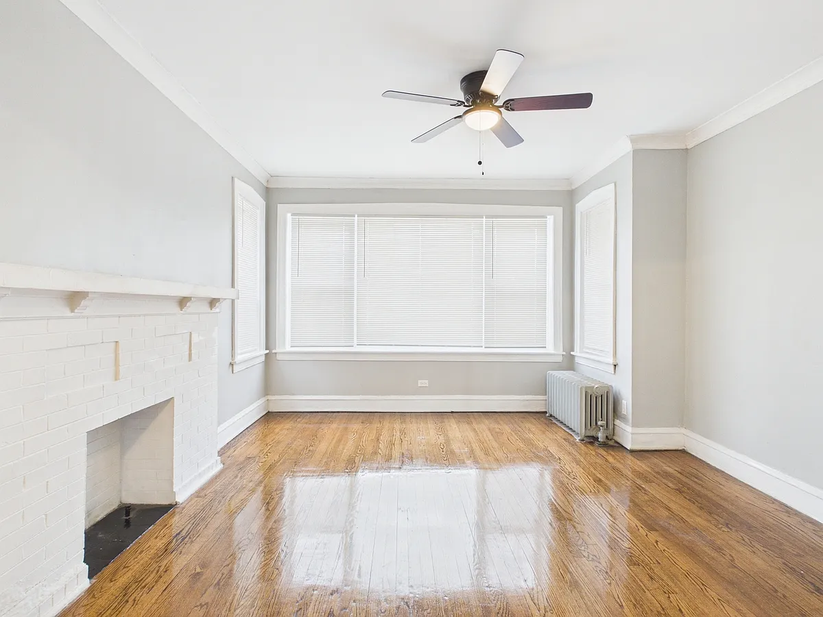 Building Photo - 7631 S Cornell Ave #1