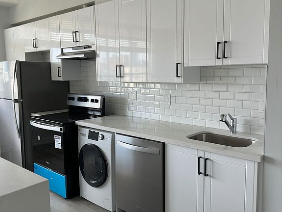 5th image of 34 Walmer Rd #1001