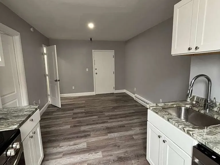460 Main St — Photo 2