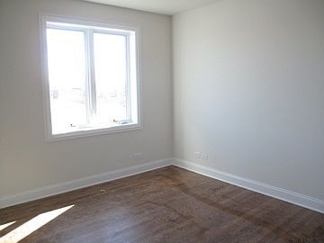 2nd image of 5454 W Higgins Ave APT 1R