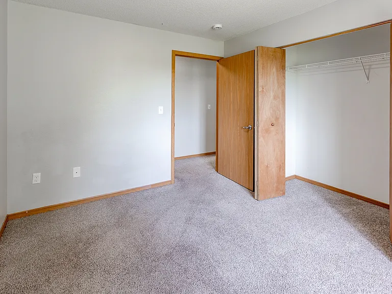 911 41st St NW — Photo 5