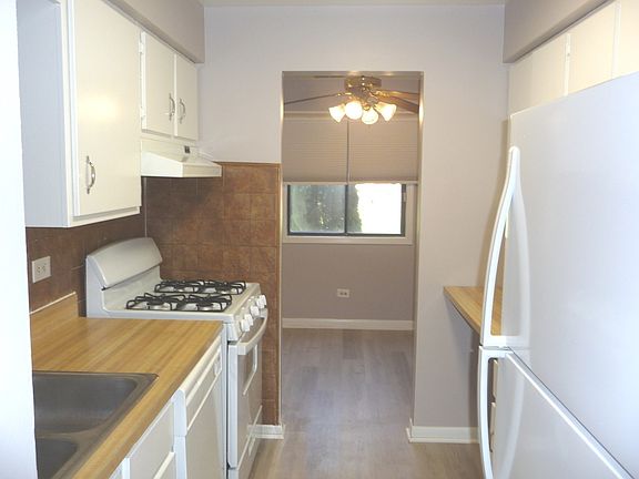 3rd image of 15715 Peggy Ln APT 1