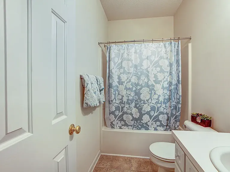 Hunter's Park Apartments — Photo 15