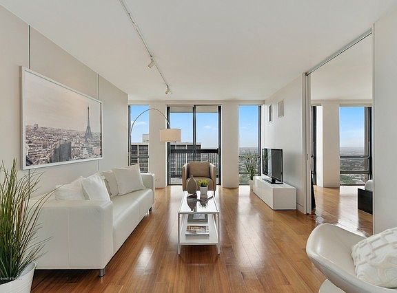 2nd image of 1660 N Lasalle St #3306