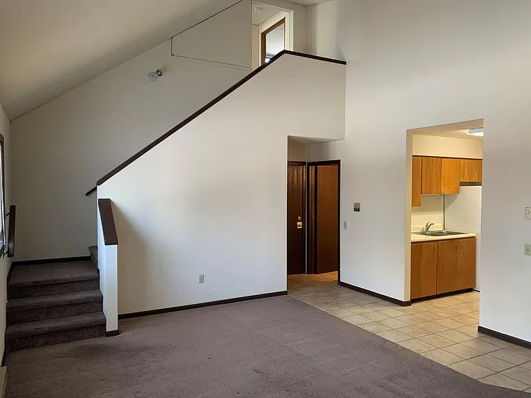 2525 University Ave — Photo 2