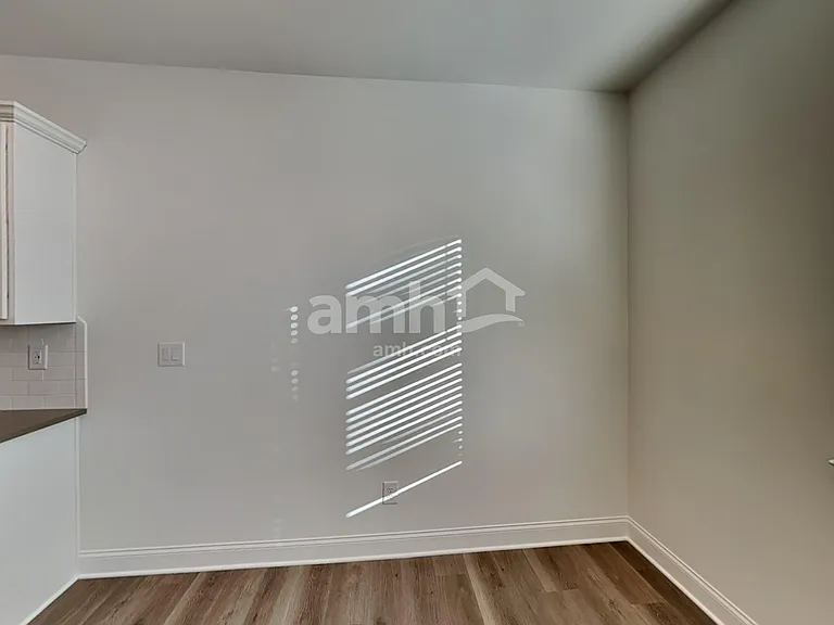 1039 Highland Walk — Photo 7