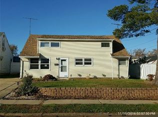30 Spruce St, Carteret, NJ 07008