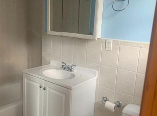 2 Cedar Sq, Cambridge, MA 02140
