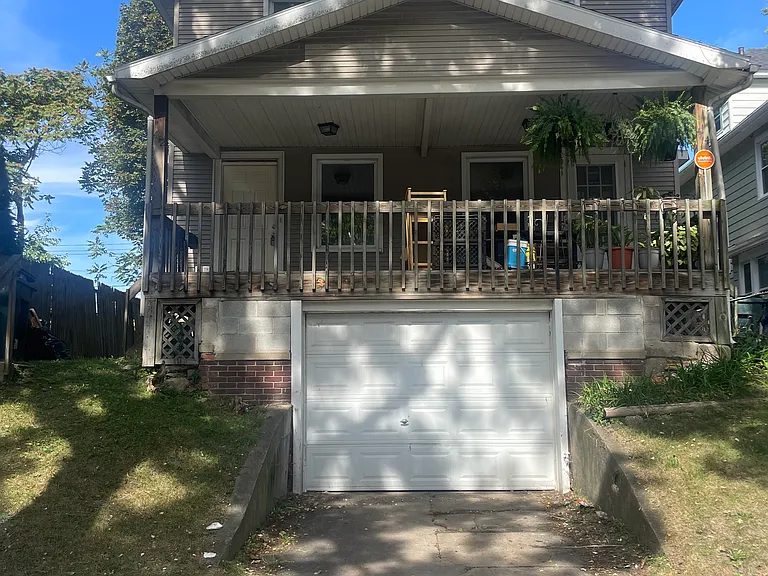 412 Melville St — Photo 1