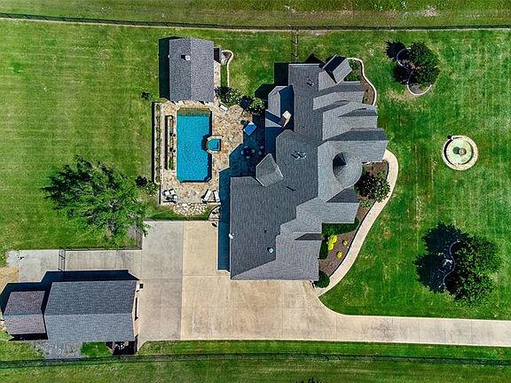 4th image of 301 Dennis Bailey Ln