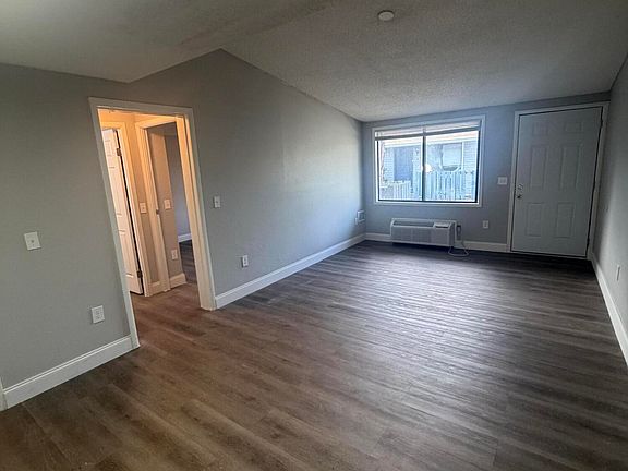 3rd image of 5063 Elmhurst Rd Unit 2