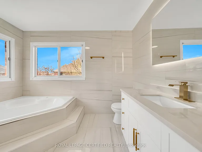 5016 Natkarni Cres #UPPER — Photo 33