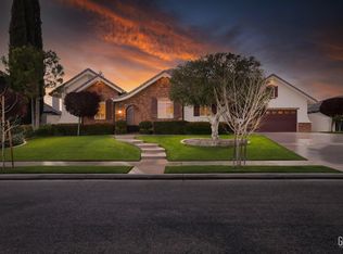 12712 Crown Crest Dr, Bakersfield, CA 93311