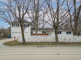 1006 N Elmhurst Rd, Prospect Heights, IL 60070