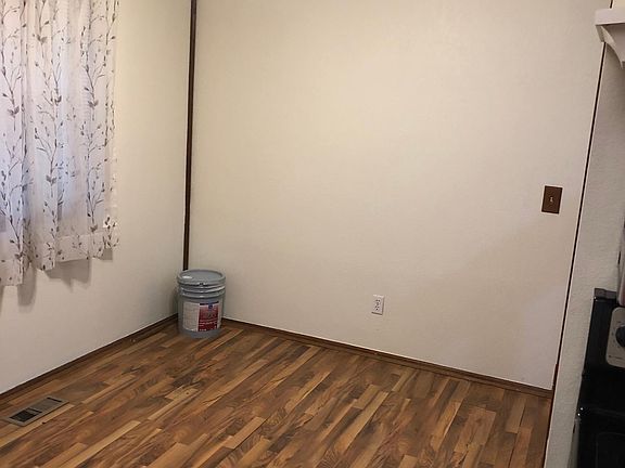 Kitchen eating space