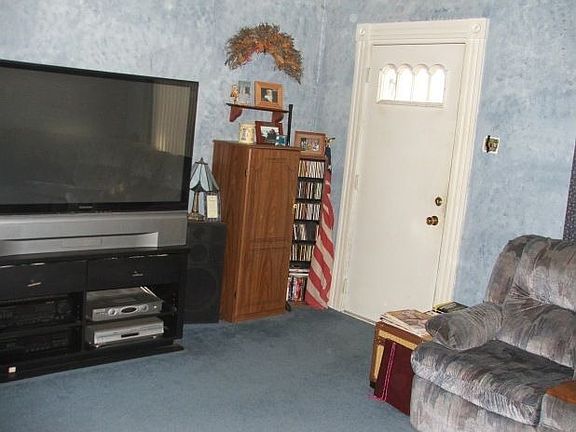 3rd image of 115 Gertrude St