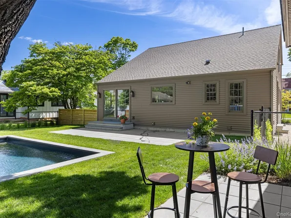 130 Sunset Ln, Greenport, NY 11944