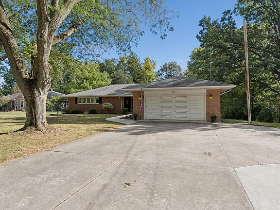 3rd image of 571 Parklane Dr