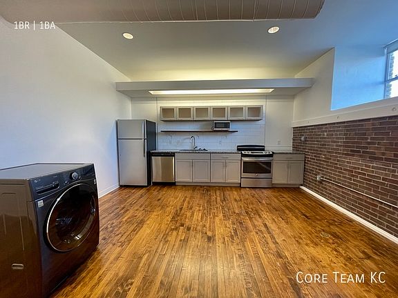 3rd image of 1824 Summit St #D104
