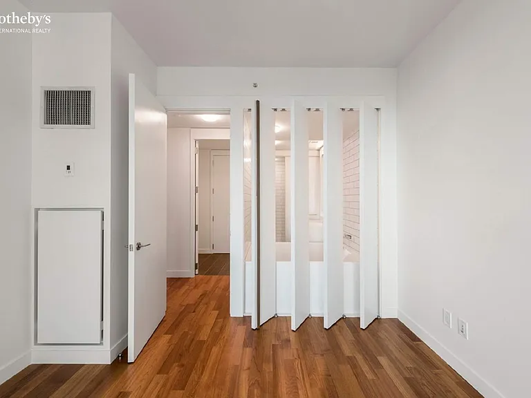 15 William St #37F — Photo 7