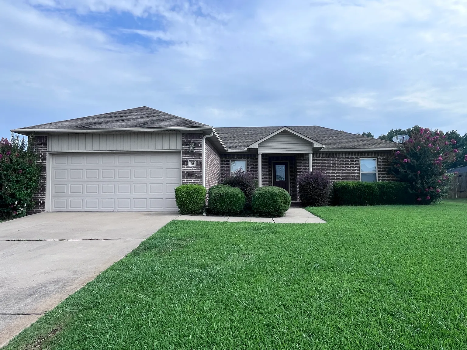 4 bed, 1380 sqft, $1,550 — Photo 1