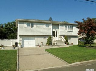 368 Jervis Ave, Copiague, NY 11726