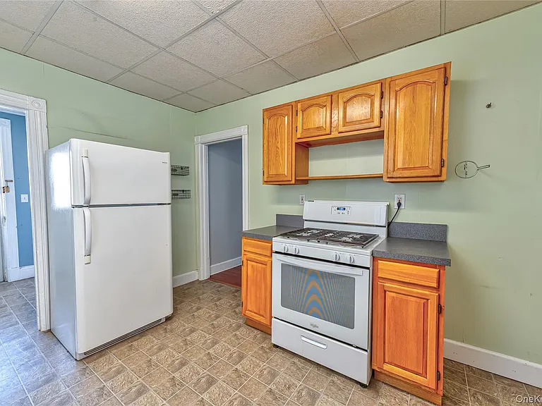 40 Bayside Ave — Photo 4