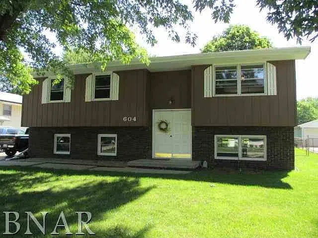 604 S Cottage Ave photo 1
