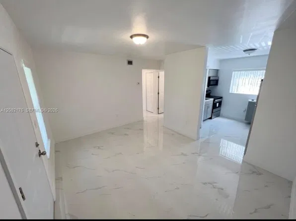 752 NW 4th St APT 5, Miami, FL 33128
