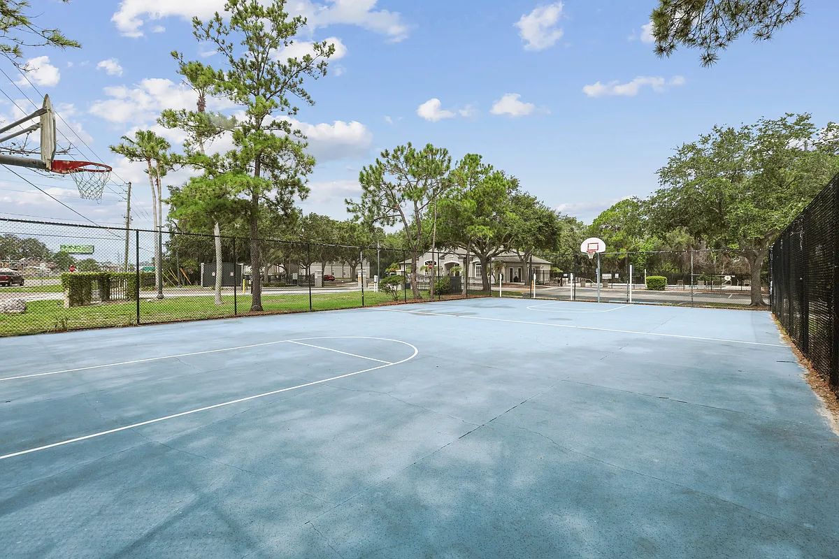 Photo 2 of 18 - Weston Oaks Apartments - Holiday, FL Building Photo - Weston Oaks Apartments