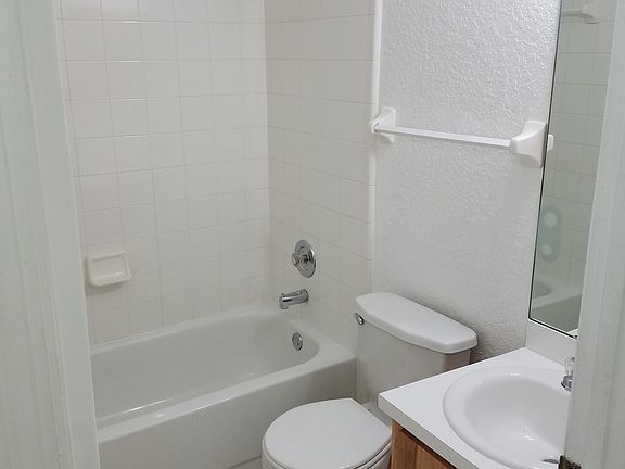 4th image of 404 N Hastings St