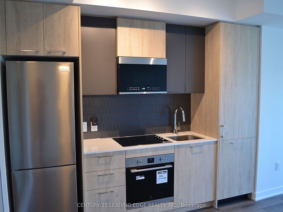 1st image of 10 Oak St #2407