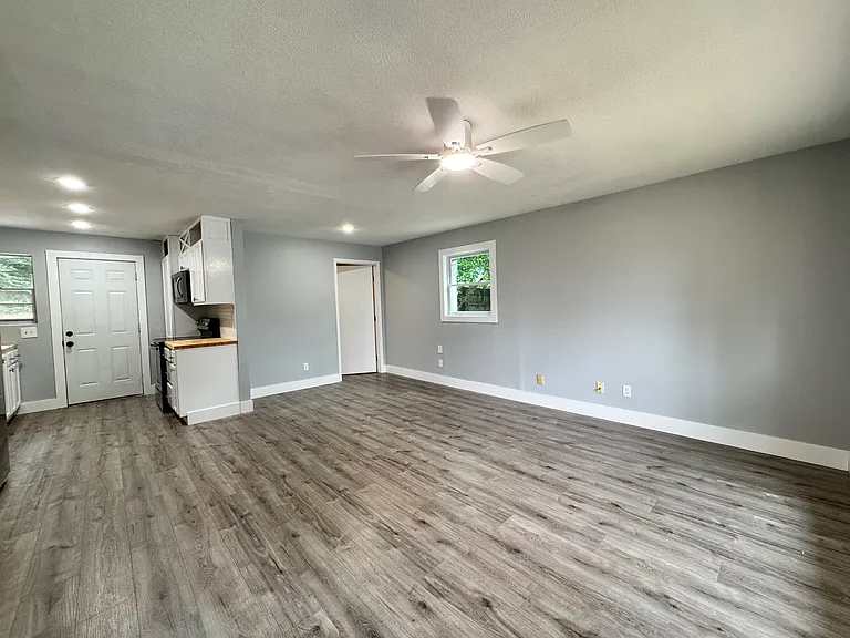 1524 Hagan Dr — Photo 3
