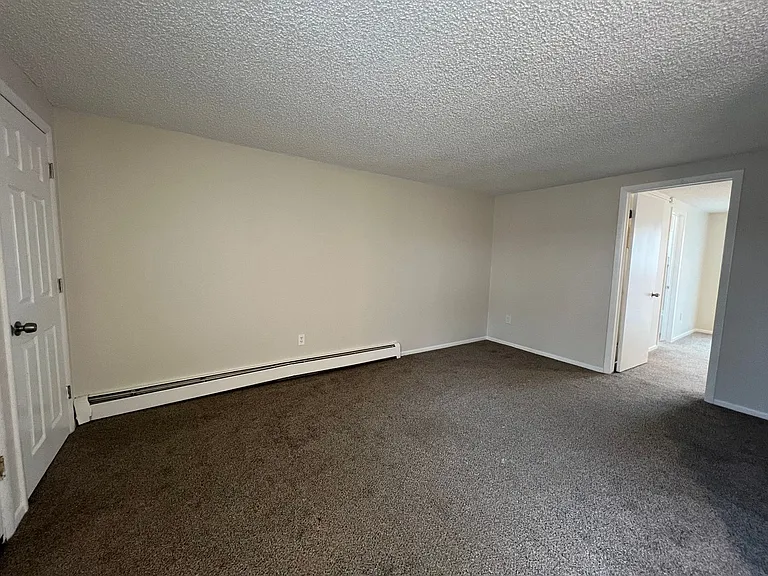 10th Street Square Apartments — Photo 15