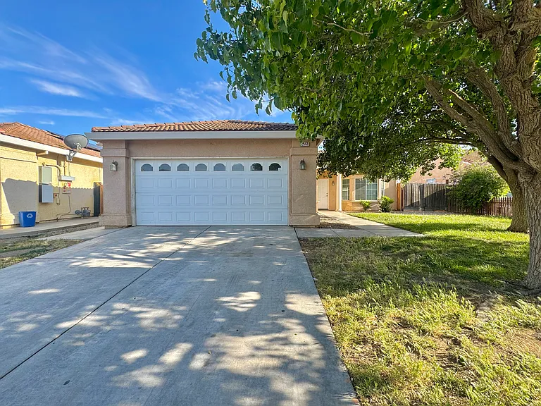 2561 Goldeneye Dr — Photo 2