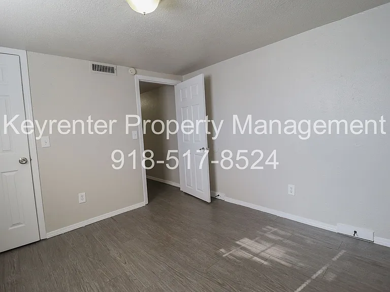 S Maple St Apartments — Photo 13