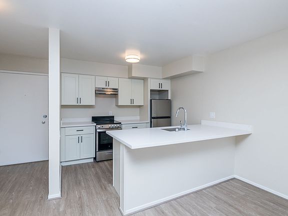 5th image of 888 Vermont St #203