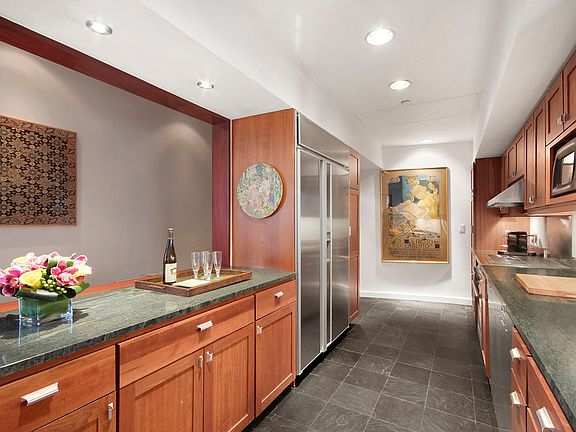 4th image of 73 5th Ave APT 10B