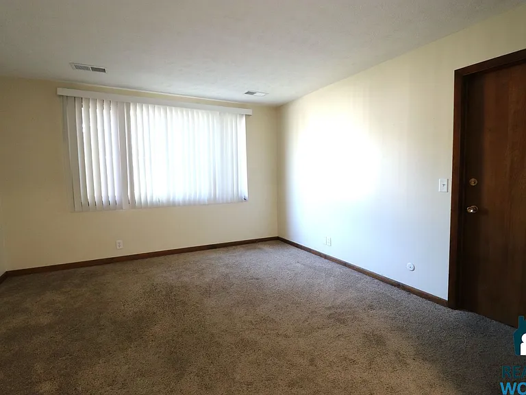 2144 B St — Photo 2
