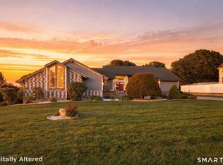 20 Knob Hill Ln, Bristol, CT 06010