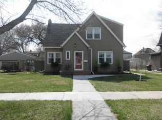 415 E 4th Ave, Mitchell, SD 57301