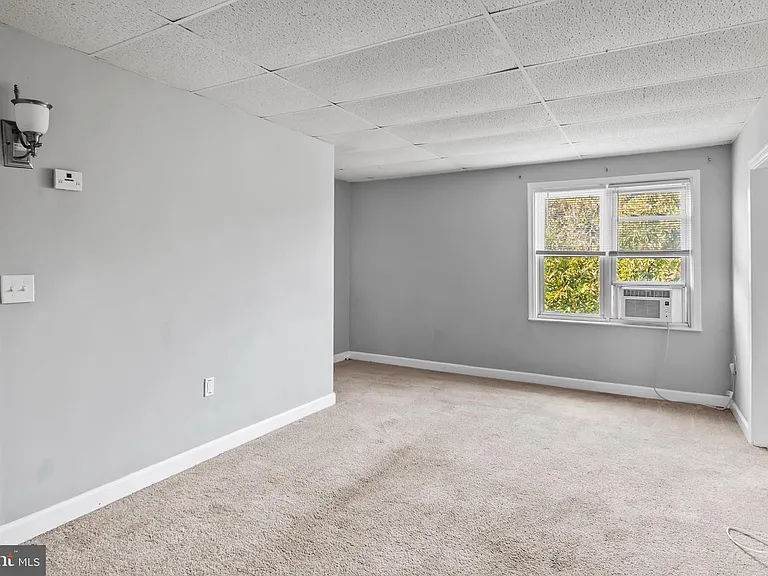 1411 Filbert St #2 — Photo 4