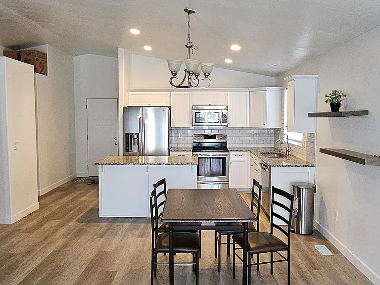 629 W Life Dr — Photo 6
