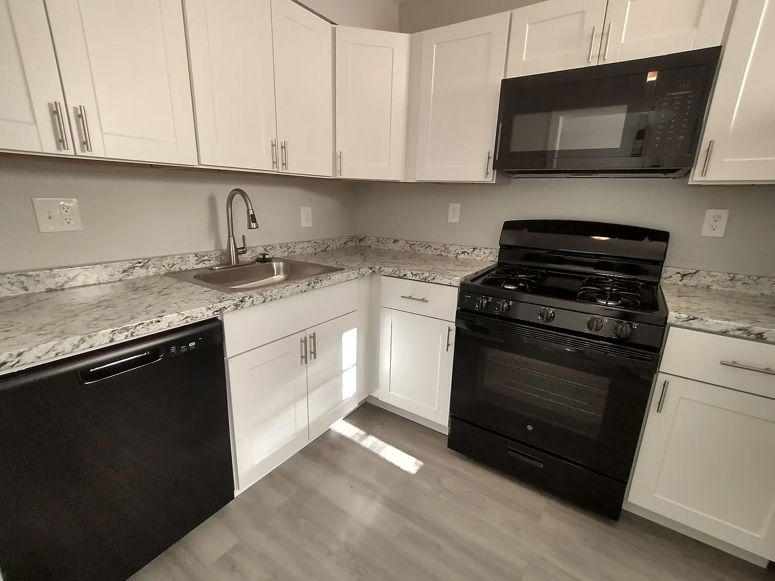 2 bed, 726 sqft, $1,199 — Photo 4
