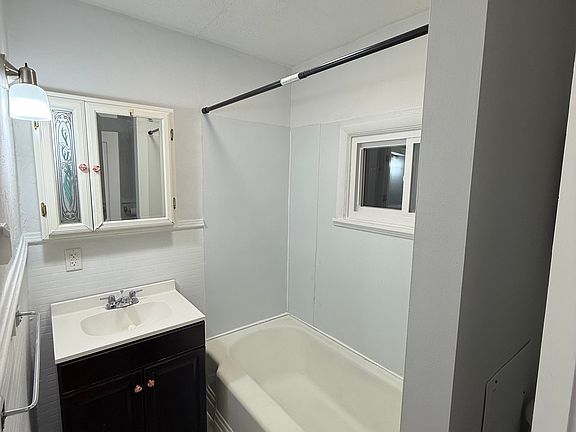 4th image of 238 Church St Floor 2