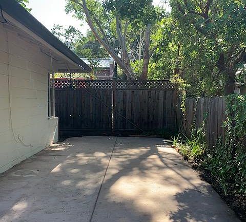 3rd image of 1245 Hoover St APT 3