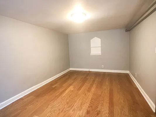 Rented by Realty 2000 Corp | media 5