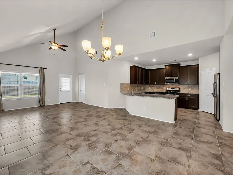 23723 Giardini Dr — Photo 11