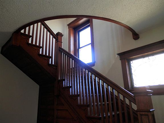 3rd image of 603 Commercial St
